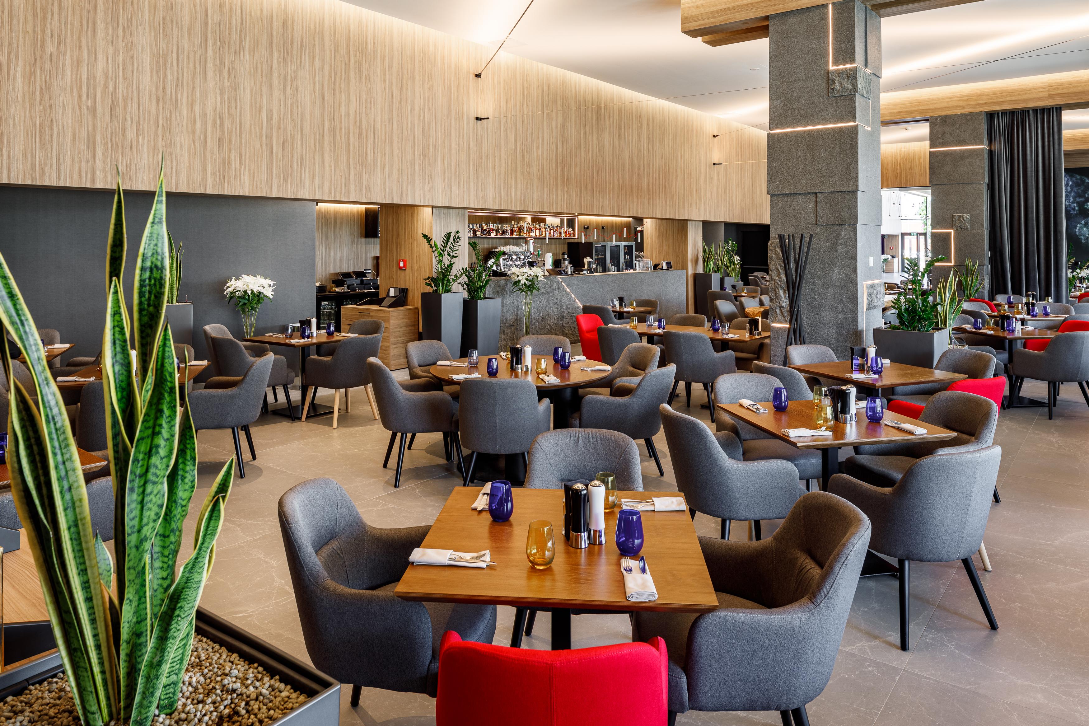 Qosmo Brasov Hotel エクステリア 写真