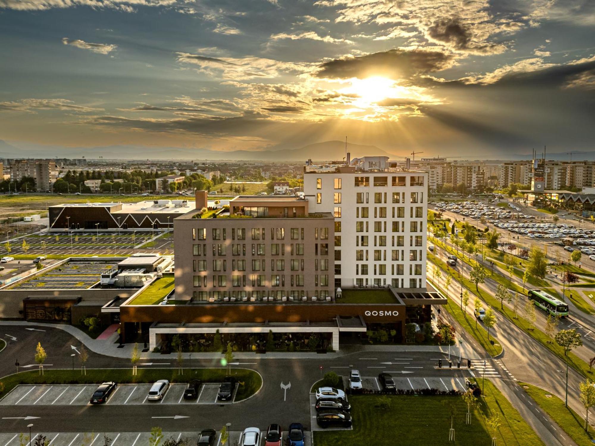 Qosmo Brasov Hotel エクステリア 写真